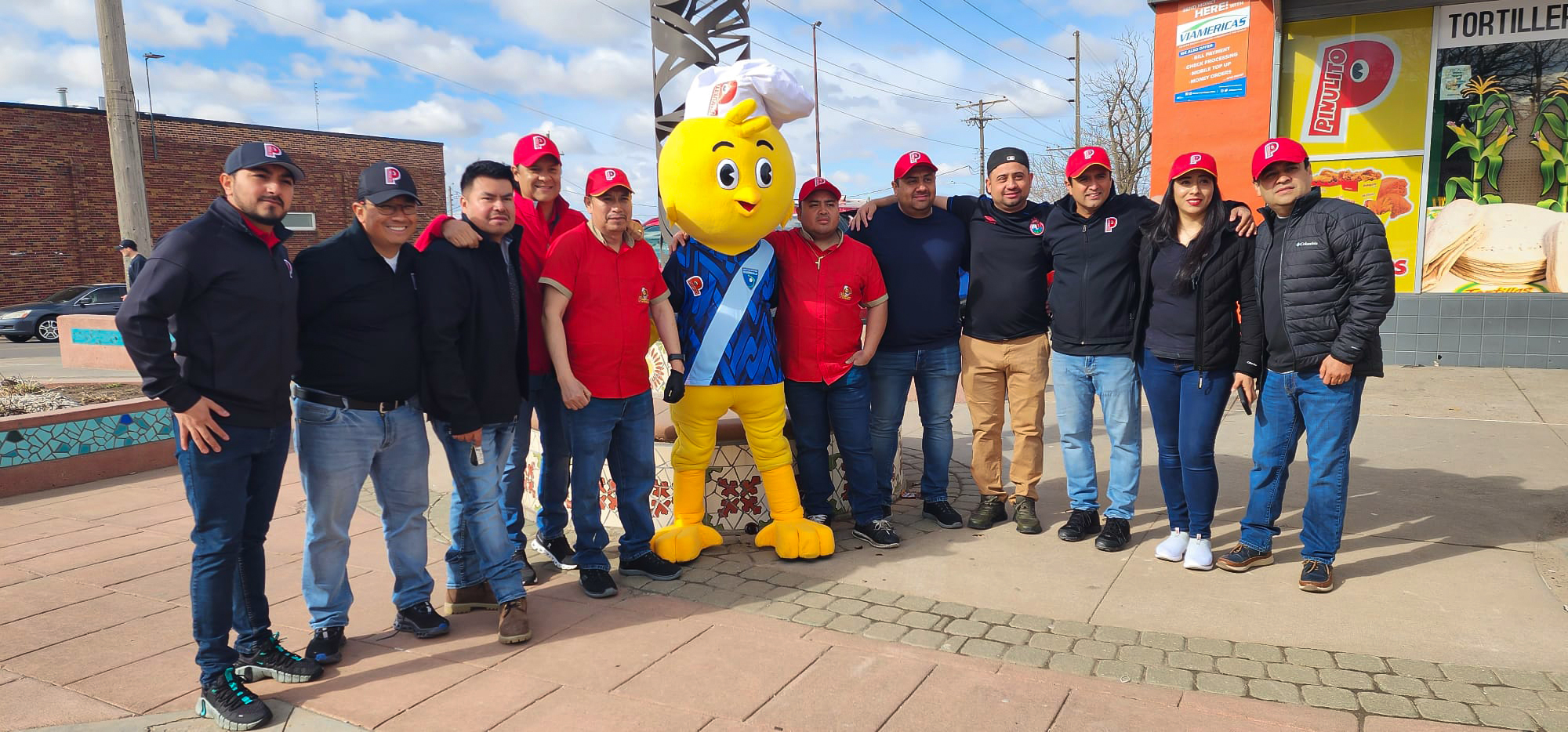 Pollo Pinulito auténtico y crujiente en Tikal Market Omaha