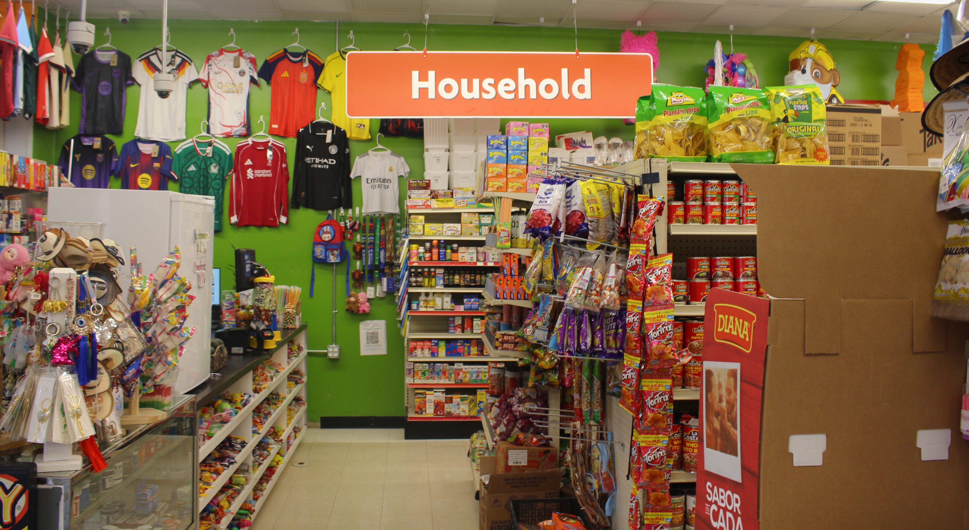 Pasillos de supermercado latino en Schuyler, Nebraska en El Tikal Market #4