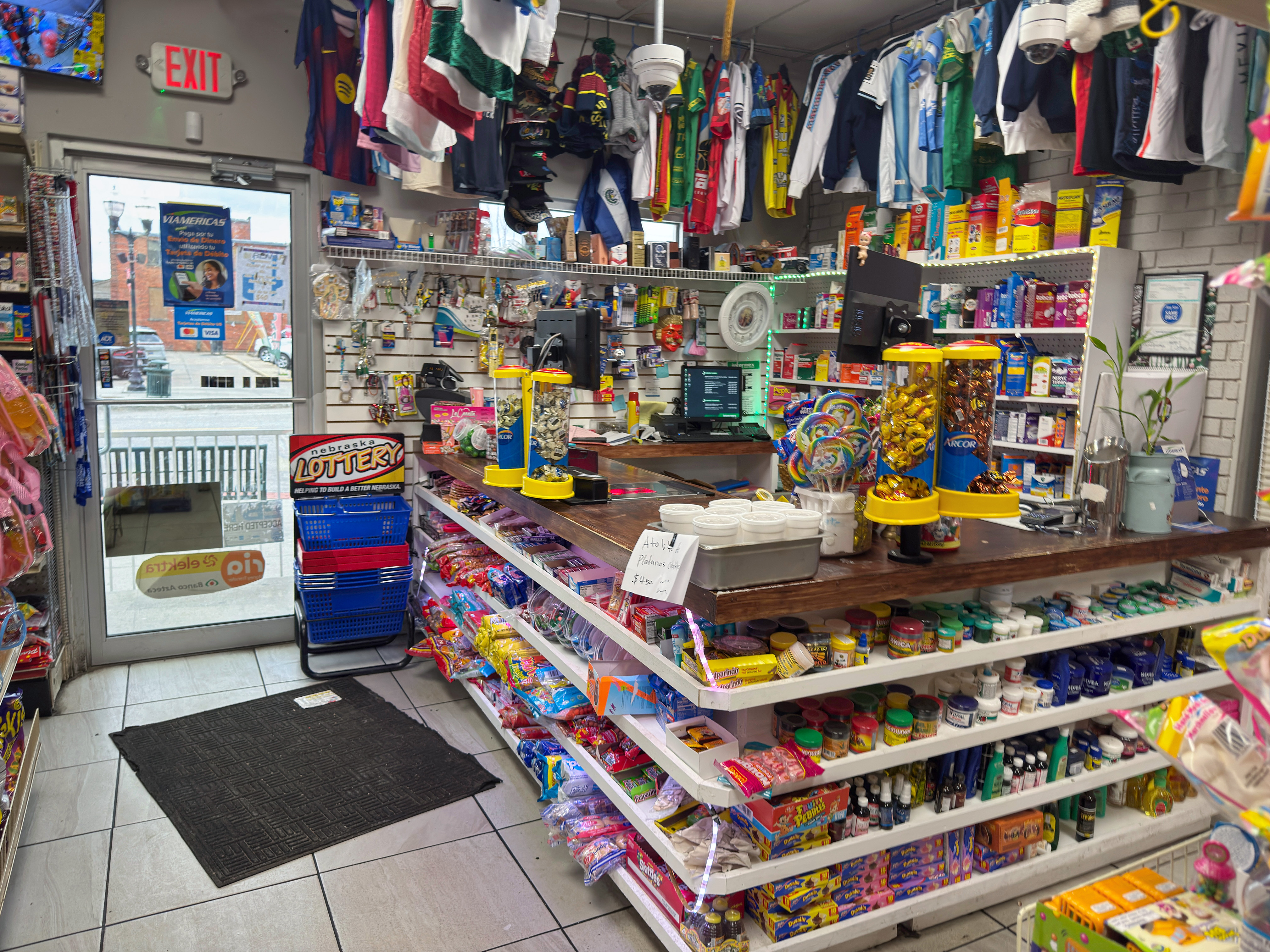 Pasillos de supermercado latino en Fremont, Nebraska